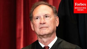 Alito interroge un avocat sur un criminel expert en droit