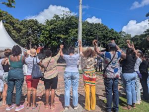 " Annou pòté mannev pou arété sa ! "