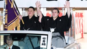 Aonishiki, le premier lutteur ukrainien victorieux d’un grand tournoi de sumo