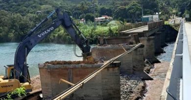 Après 72 ans de service, le pont historique de Thio est en cours de démolition