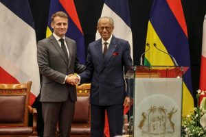 Après l'île Maurice, Macron met le cap sur l'Afrique du Sud