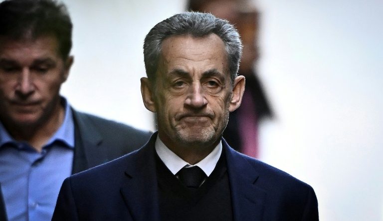 Après vingt jours en détention, Nicolas Sarkozy est sorti de prison