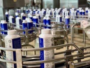 Ariège : L'Eau Neuve écoule ses bouteilles désormais dans les rayons des grandes surfaces - Dis-leur !