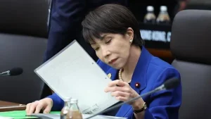 Au Japon, cette réunion de la Première ministre Sanae Takaichi à 3h du matin fait polémique