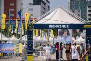 Au village de la Transat Café l'Or : concert de Ronald Tulle et feux d'artifice