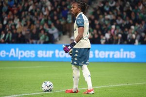 "Aucun acte raciste ne sera toléré" : l'Amiens SC porte plainte après des cris de singe visant le gardien de Guingamp lors d'un match à domicile