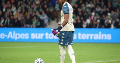 "Aucun acte raciste ne sera toléré" : l'Amiens SC porte plainte après des cris de singe visant le gardien de Guingamp lors d'un match à domicile