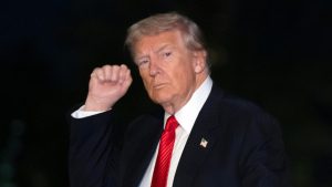 Aujourd'hui l'économie - Un an après la réelection de Donald Trump, qui paie vraiment ses taxes douanières?