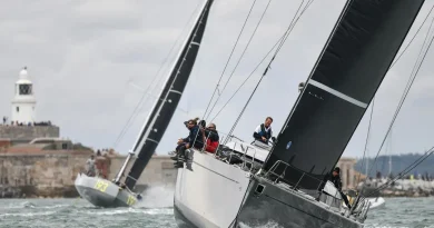 Avec son voilier d’exception, Jean-Pierre Dick fait vivre l’expérience de la course au large .