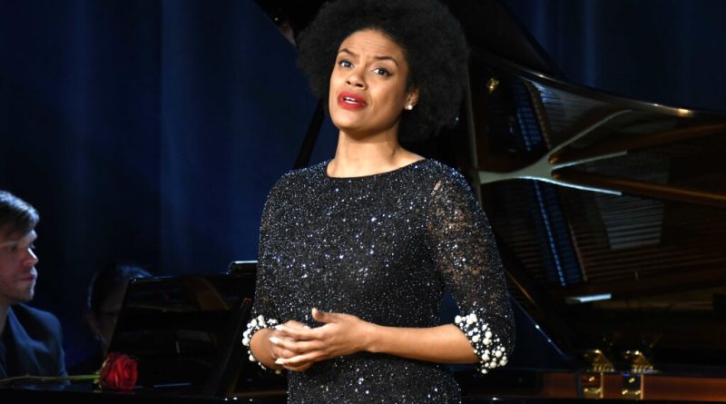 Axelle Saint-Cirel rend hommage aux victimes du 13 novembre