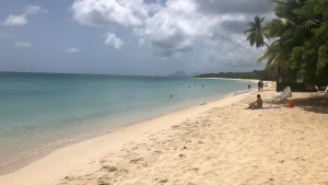 Baignade temporairement interdite sur plusieurs plages de Sainte-Anne jusqu'à nouvel ordre