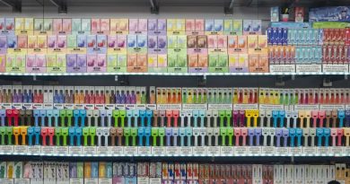 Bientôt des premières amendes à Genève pour les kiosques qui vendent encore des puffs | RTS