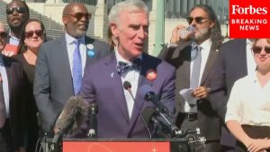 Bill Nye et les Démocrates s'opposent aux coupes budgétaires de la NASA