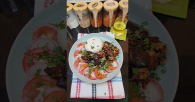 Boeuf poêlé avec pap et salade tomate-oignon