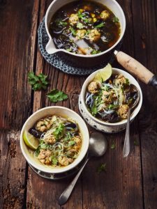 Bouillon magique aux boulettes de porc