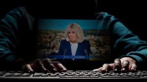 « Harcelez, harcelez » : comment le harcèlement laisse une trace durable — Conspiracy Watch