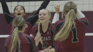 CMU Volleyball remporte une victoire décisive contre l'équipe de son coach