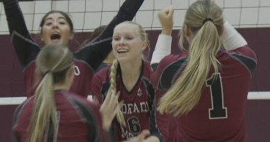 CMU Volleyball remporte une victoire décisive contre l'équipe de son coach