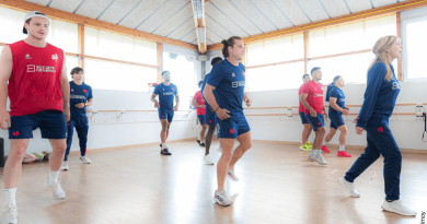 Laure Bontaz fait danser Antoine Dupont et ses coéquipiers lors d'un événement sportif