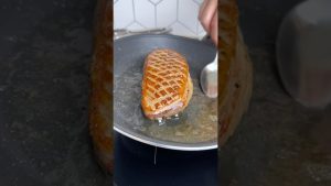 Carpaccio de Magret à la Sauce Ail et Miel