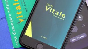 Carte Vitale sur son smartphone : "Il faut s’adapter aux nouvelles technologies, on y va en douceur, pas de stress"
