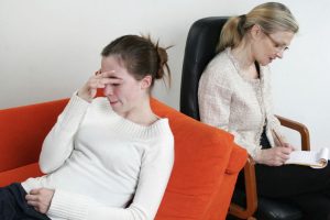 "Ce n'est pas à l'État d'orienter notre façon de travailler" : les psychologues de la région se mobilisent contre un amendement