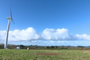 "C'est un très beau pari !" L'éolienne de Beuzec-Cap Sizun, réparée, entame une seconde vie