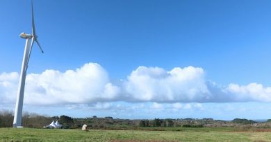 "C'est un très beau pari !" L'éolienne de Beuzec-Cap Sizun, réparée, entame une seconde vie
