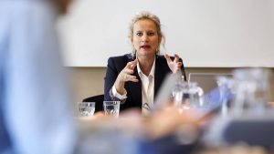 «C’est une erreur stratégique»: la position du Centre sur les accords Suisse-UE inquiète Delphine Bachmann - Le Temps