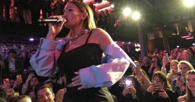 "C’est vrai que je vais repartir dans l’ombre" : la chanteuse Vitaa annonce mettre sa carrière en pause après sa tournée