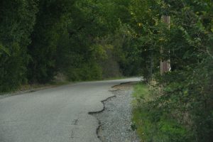 Cette route utilisée pour contourner Nailloux est en piteux état : pourquoi une seule partie a été refaite ?