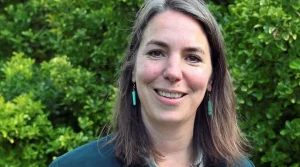 Climat : la députée Julie Laernoes défend une résolution réaffirmant l’ambition de la France