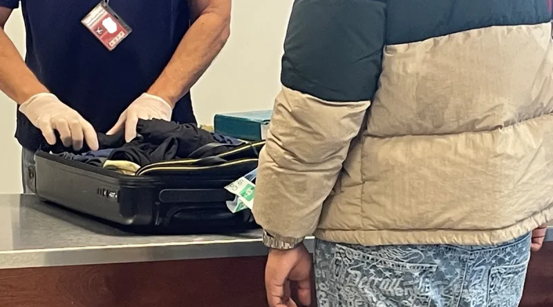 Cocaïne liquide dans un cubi de rhum, ovules ingérés, drogue dissimulée dans une pochette d'ordinateur... plusieurs saisies de cocaïne à l’aéroport Aimé-Césaire