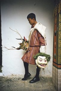 Coincé entre deux géants