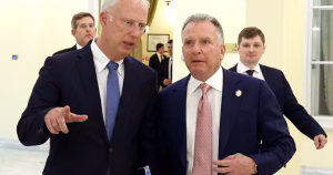 “Comme s’il était payé par les Russes” : l’appel de Witkoff dénoncé de Kiev à Washington