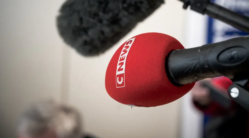 Complément d'enquête sur CNews : RSF a-t-il surestimé la surreprésentation de l'extrême droite ?