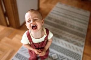 Comprendre les crises « pour rien » de votre enfant selon une éducatrice Montessori