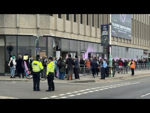 Conférence pour femmes perturbée par des trans délinquants !