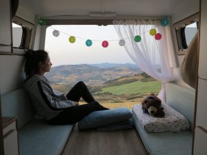 Vanlife : 10 étapes essentielles à suivre, par Alexandra Lam