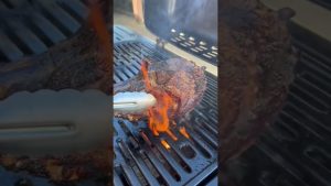 Côte de bœuf grillée au barbecue : un délice à savourer !