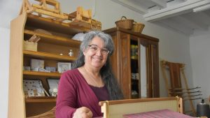 Création de costumes gaulois et romains : une créatrice commingeoise perpétue les techniques de teinture naturelle