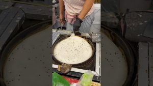 Crêpe Géante à la Noix de Coco - Street Food Thaï