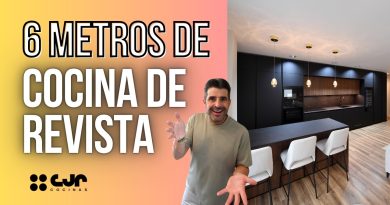 Cuisine noire en bois avec péninsule : plus spacieuse qu'un van !