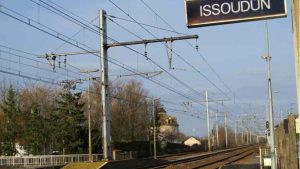 « Dangereusement incontrôlable » : la passagère d’un train condamnée pour l’agression d’un contrôleur de la SNCF et de gendarmes en gare d’Issoudun