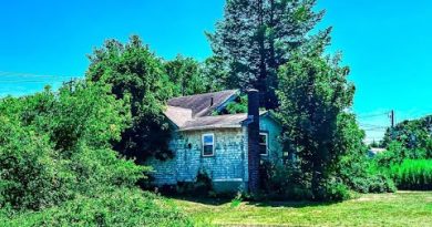 Découverte troublante : La maison d'un médaillé d'or remplie de télévisions et de vélos !