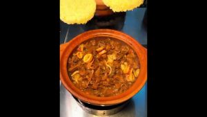 Découvrez les délices de Sanya : glaces et canard aux herbes !