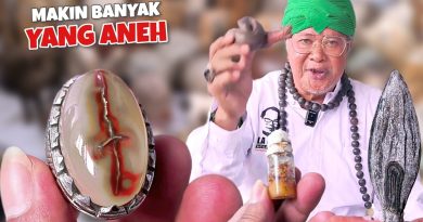 Découvrez les objets antiques fascinants d'Abah Sholeh à Surabaya