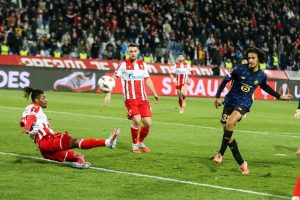 Défaite du LOSC en Ligue Europa : Belgrade s’impose sur penalty, Lille chute au classement