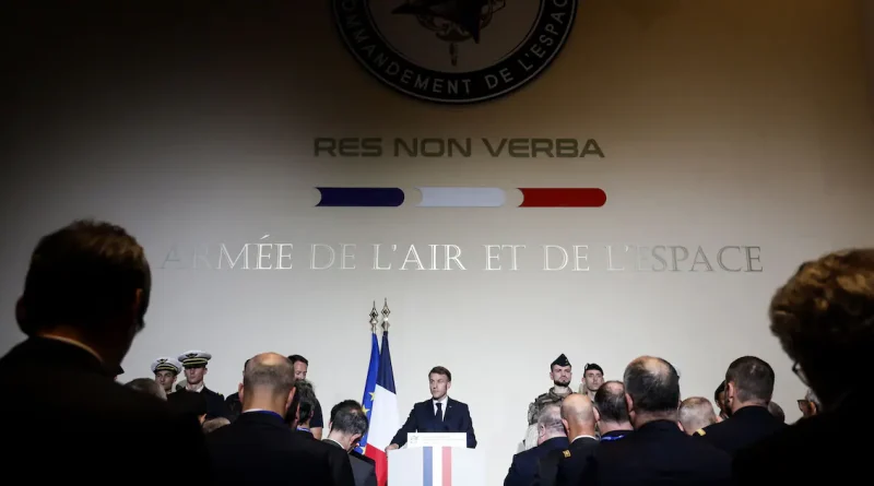 Défense spatiale : Emmanuel Macron annonce 4,2 milliards d'euros supplémentaires d'ici 2030