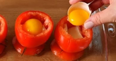 Délicieuse entrée : œuf cuit dans une tomate, facile à réaliser !
